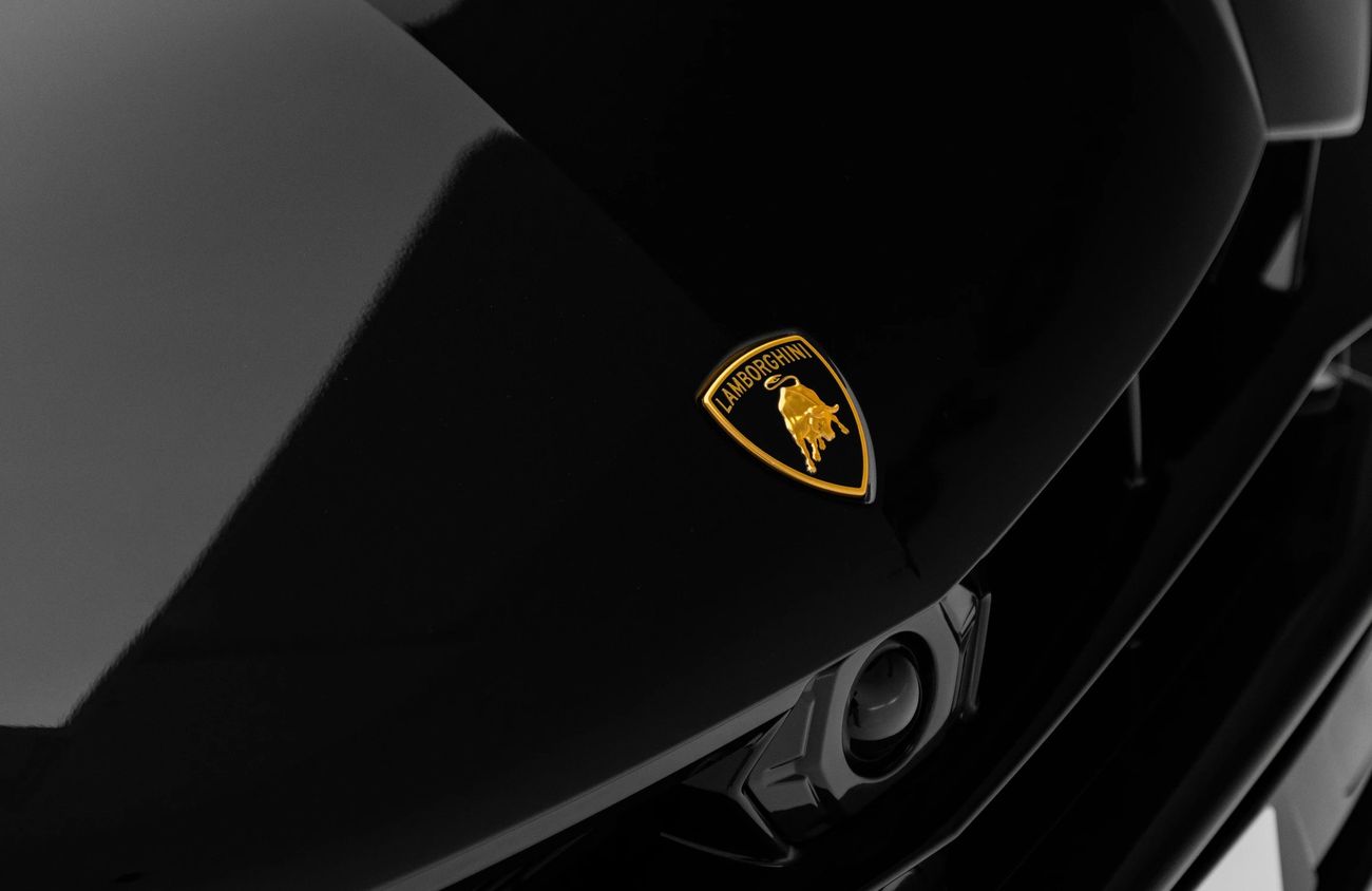 لامبورغيني اوروس 4.0L V-8 Twin-Turbocharged Engine + eMotor