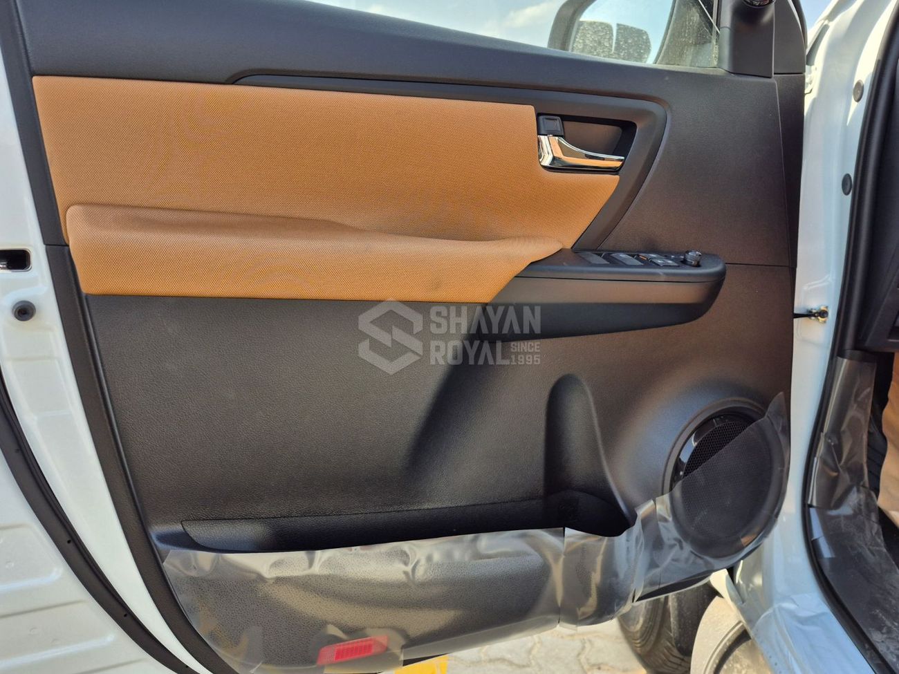 Toyota Fortuner STANDARD 2.7L PETROL 4WD AT 7-SETAS 2026MY