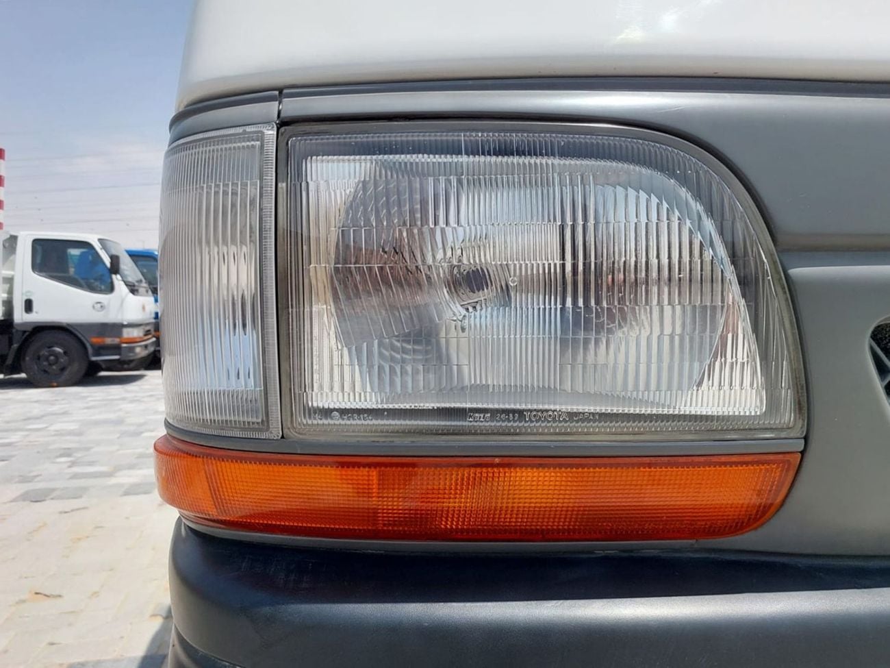 Toyota Hiace TOYOTA HIACE VAN RHD 2000 MODEL 3.0 L DIESEL AUTOMATIC(PM02207)