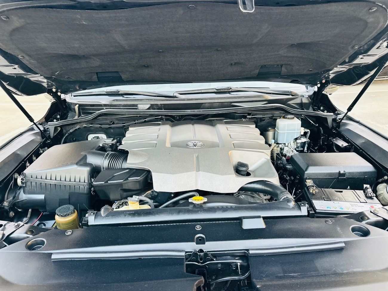 Toyota Land Cruiser GXR 4.6L