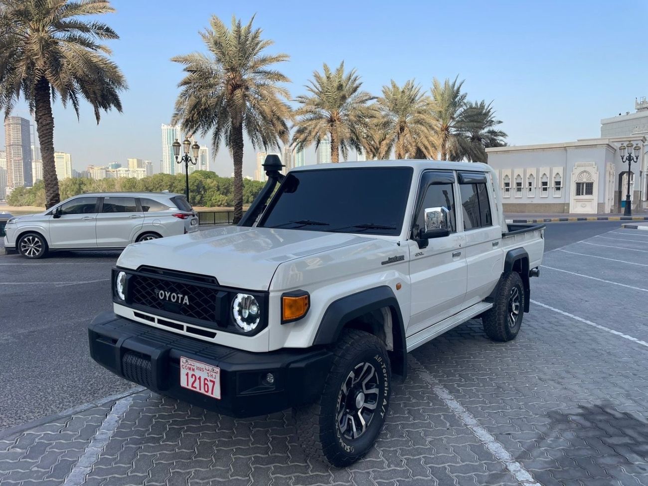 تويوتا لاند كروزر بيك آب 