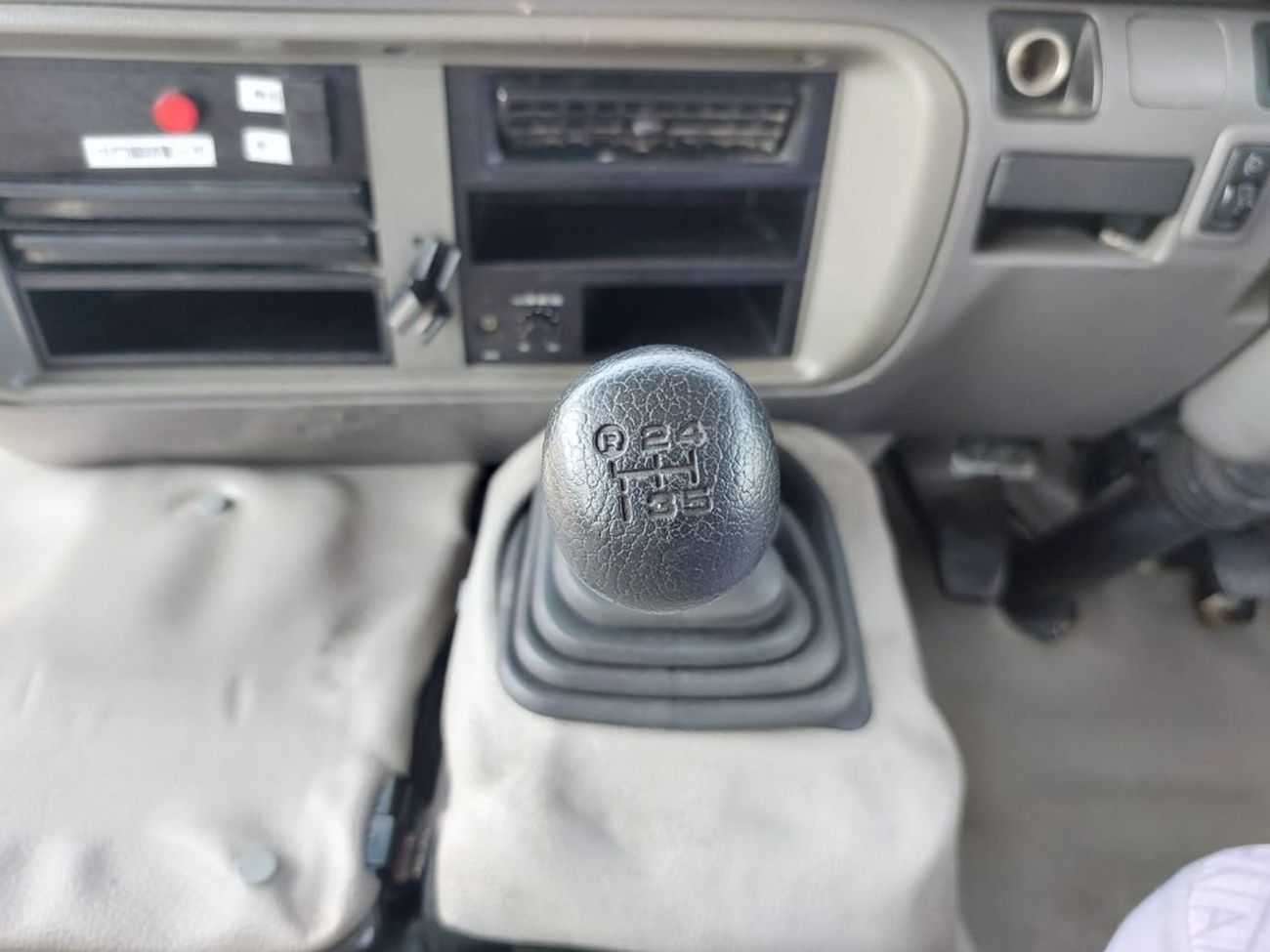 تويوتا كوستر TOYOTA COASTER BUS 2013 RHD 4.0 L DIESEL MANUAL(PM00647)