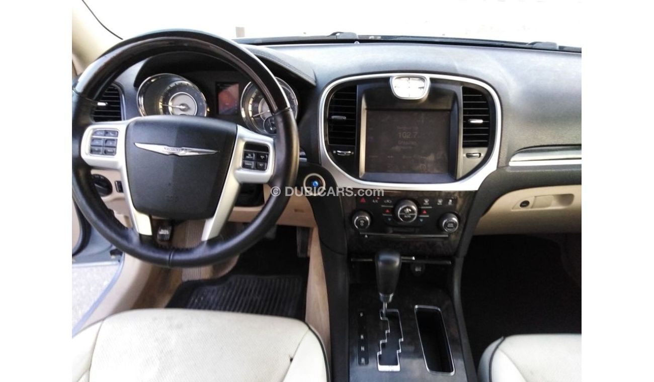 كرايسلر 300C كرايزلر موديل 2012 بحالة ممتازة جدا كامل الموصفات للبيع