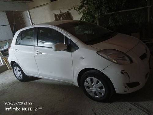 Toyota Yaris BASE