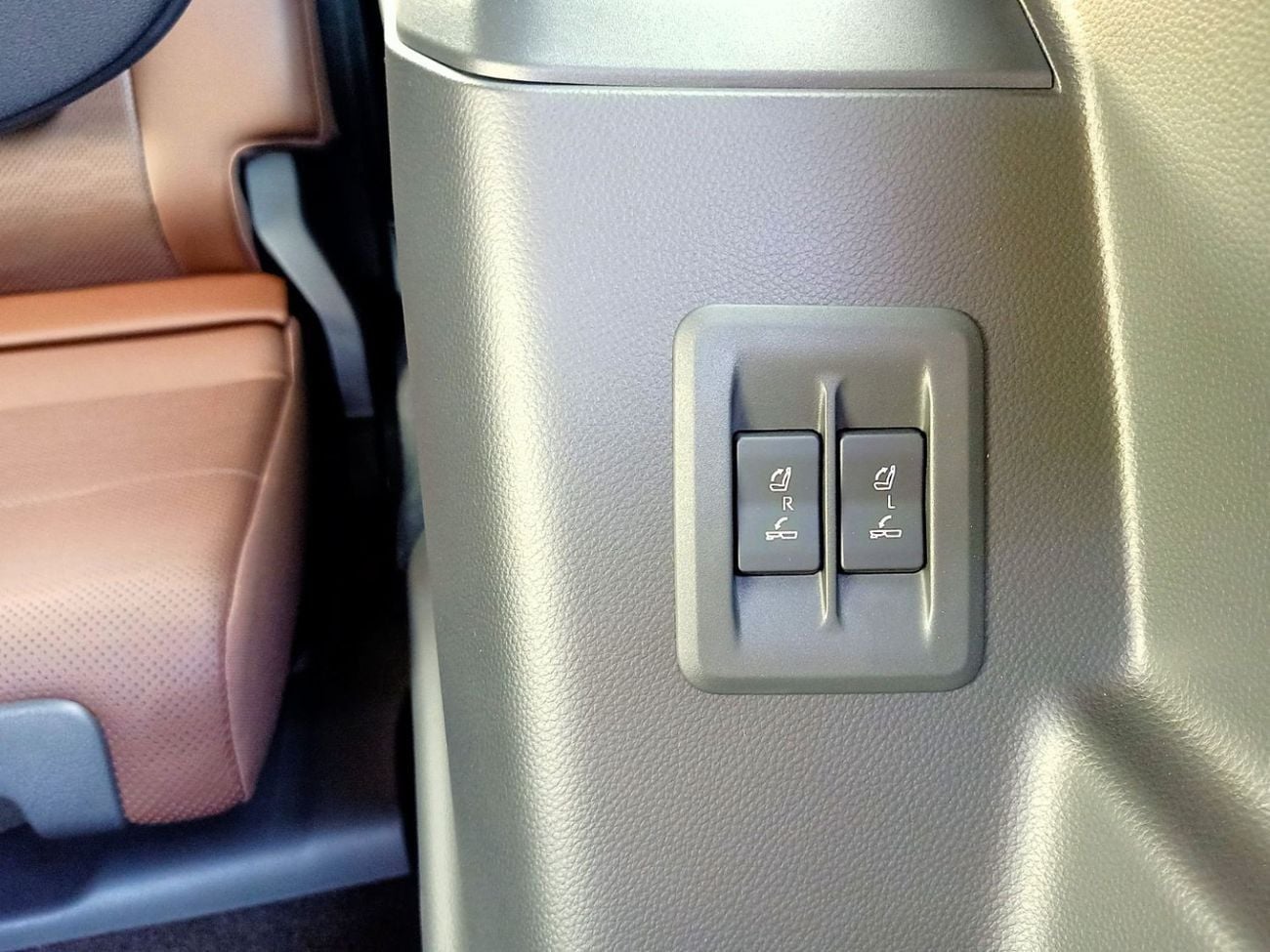 تويوتا برادو Toyota Land Cruseir Prado  2.8L  Diesel  Turbo 4*4 Full Option  7 Seats White Color 2026 Model