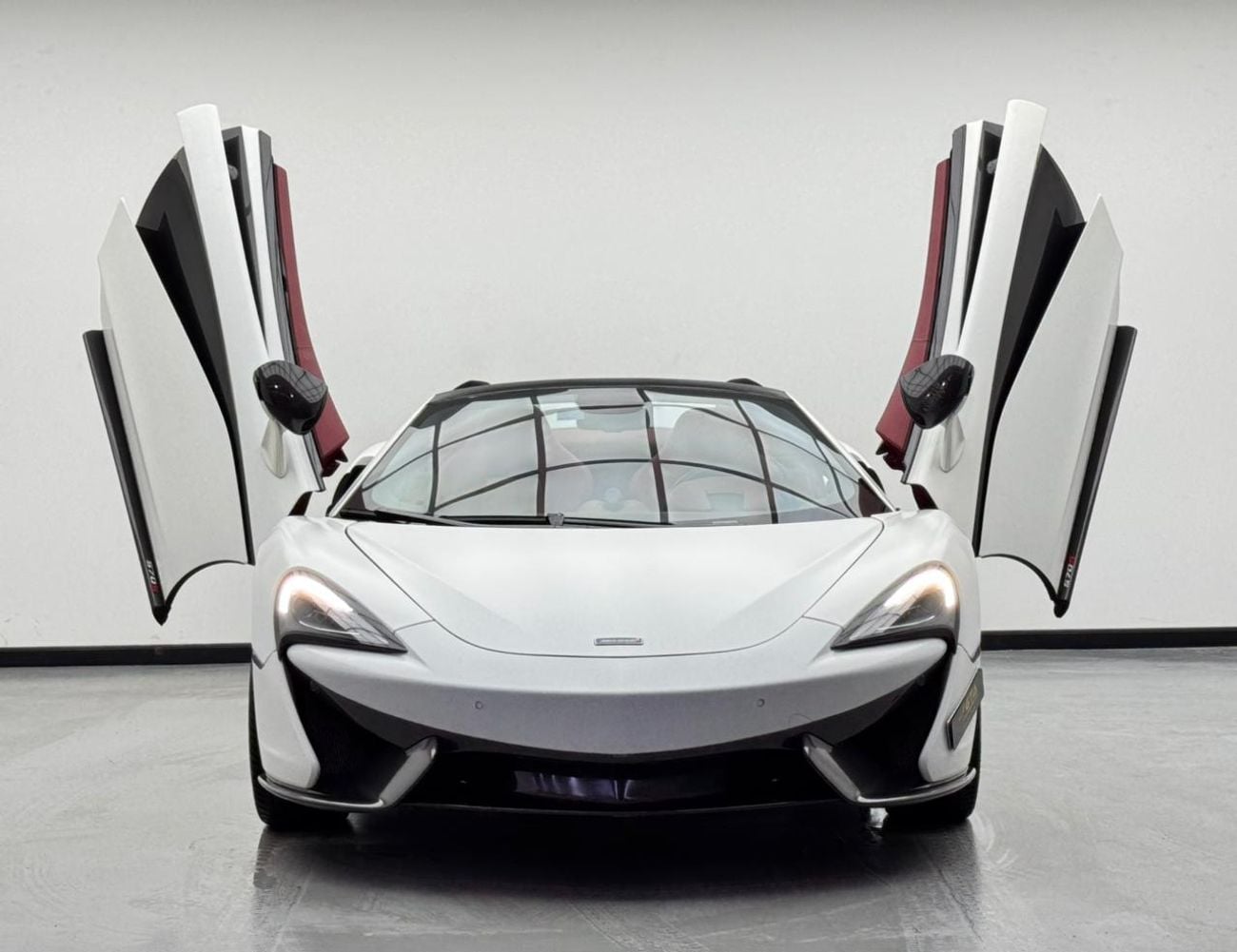 McLaren 570S 2018 McLaren 570s Spider, Full McLaren Service History, Excellent Condition, GCC