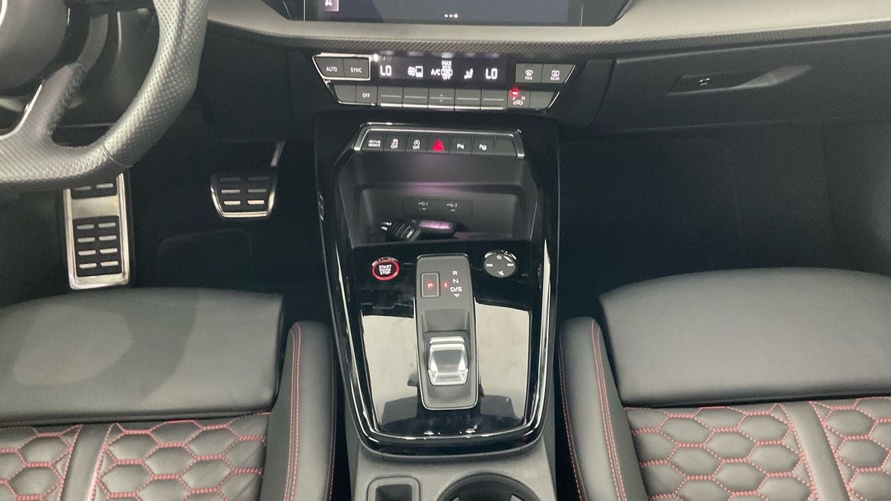 أودي RS3 TFSI quattro | شامل الضمان | 0 ﺪﻔﻋﺓ ﺃﻮﻟﻯ