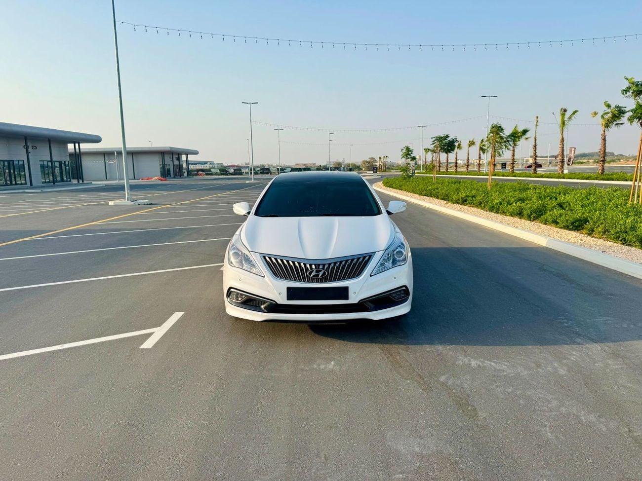 Hyundai Grandeur STD (NON GCC) Hyundai Grandeur / Azera 2015 New Shape | Top Line | Korean Specs | Clean Title