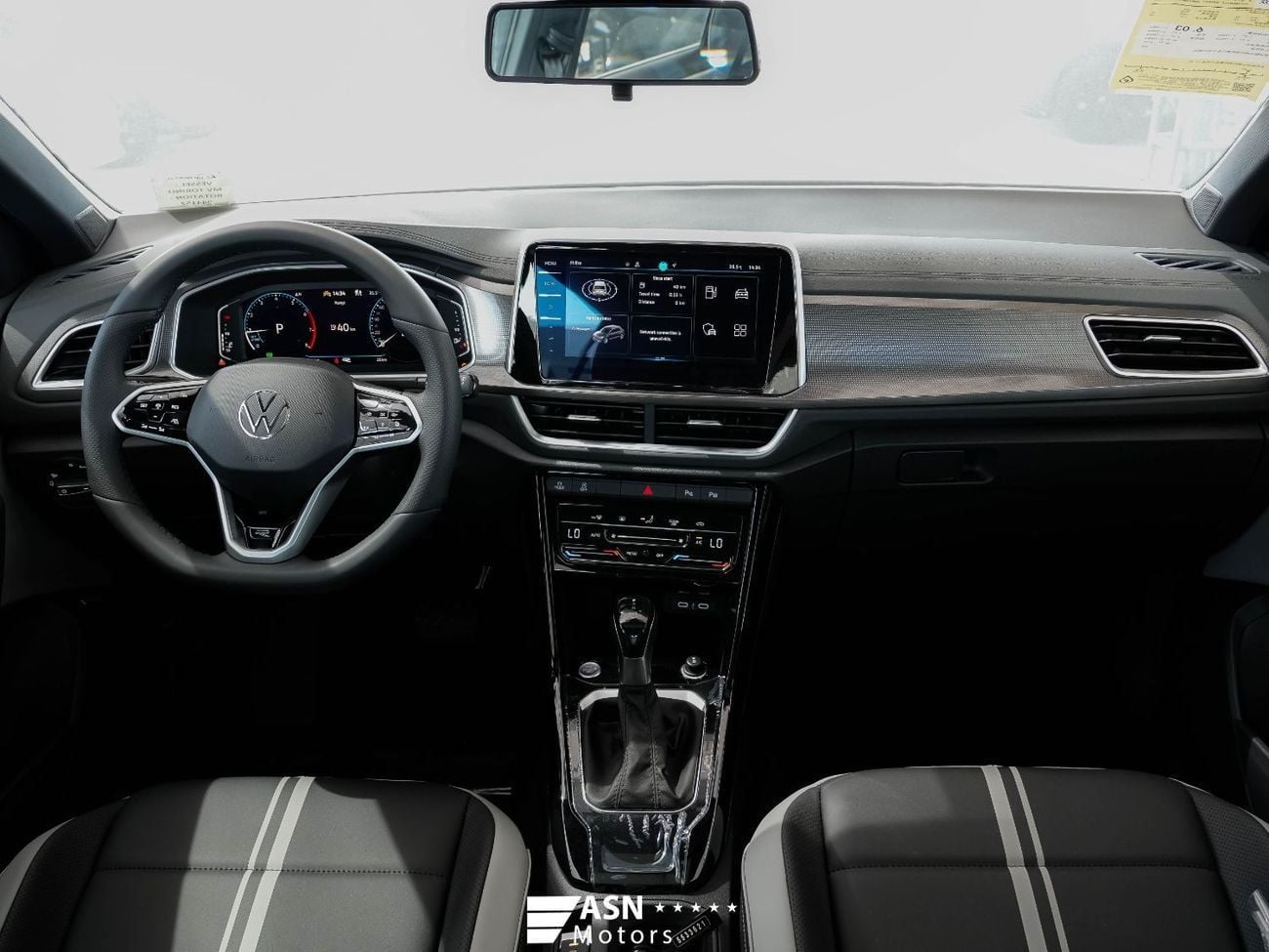 Volkswagen T-ROC 300 TSI Black Package 1.5T 2025 (Export Price)