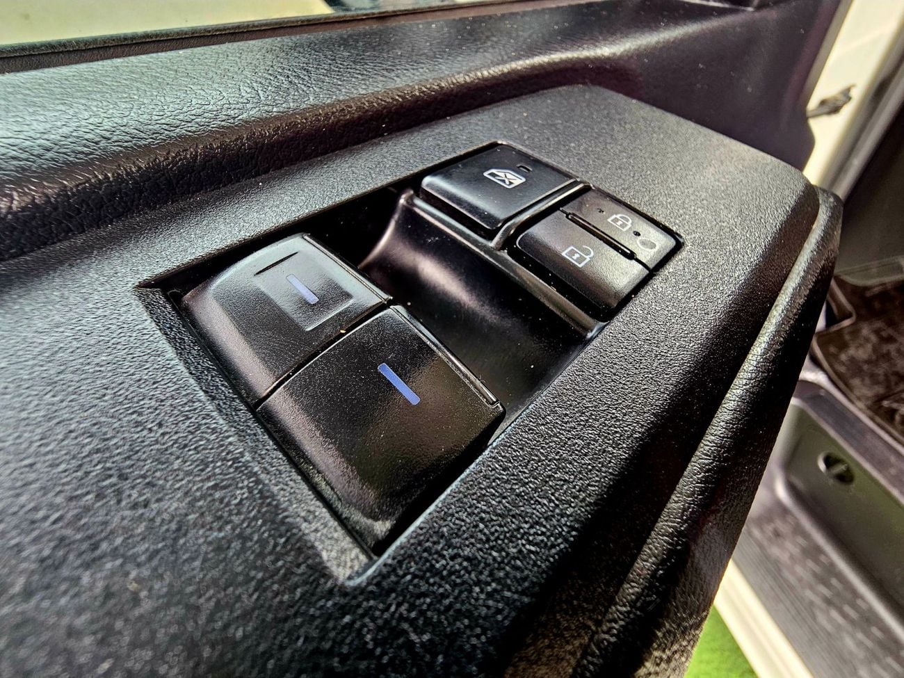 تويوتا هاياس GL PASSENGER/ PATROL MANUAL/ 3.5 V6/ LOW MILEAGE