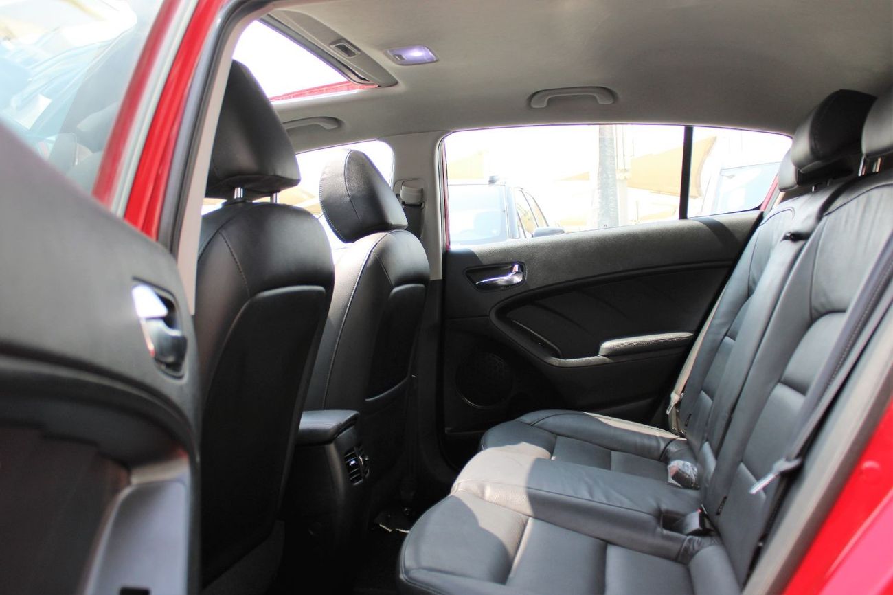 Kia Cerato LX GCC- ACCIDENT FREE - CAR IS IN PERFECT CONDITION INSIDE OUT