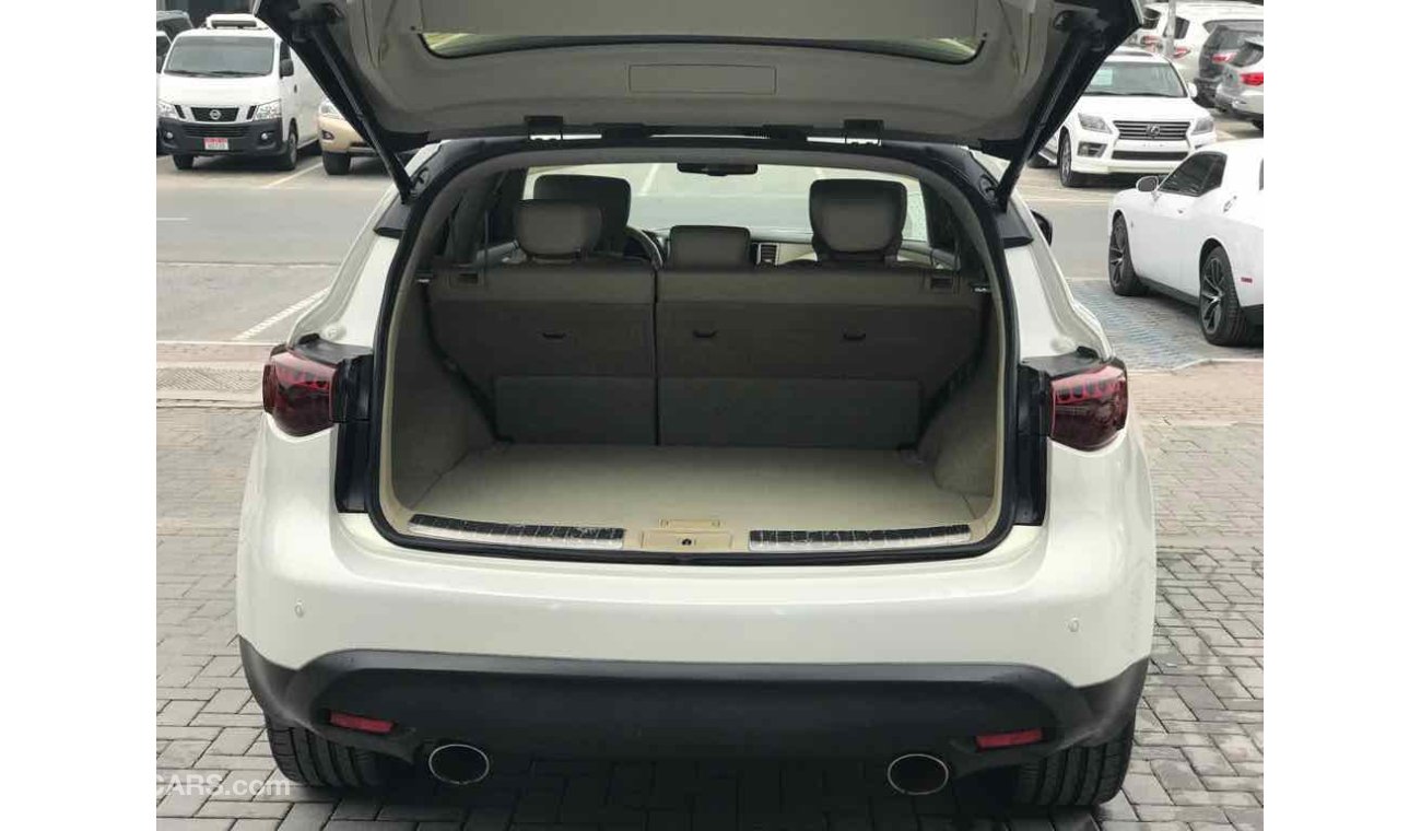 Infiniti FX35