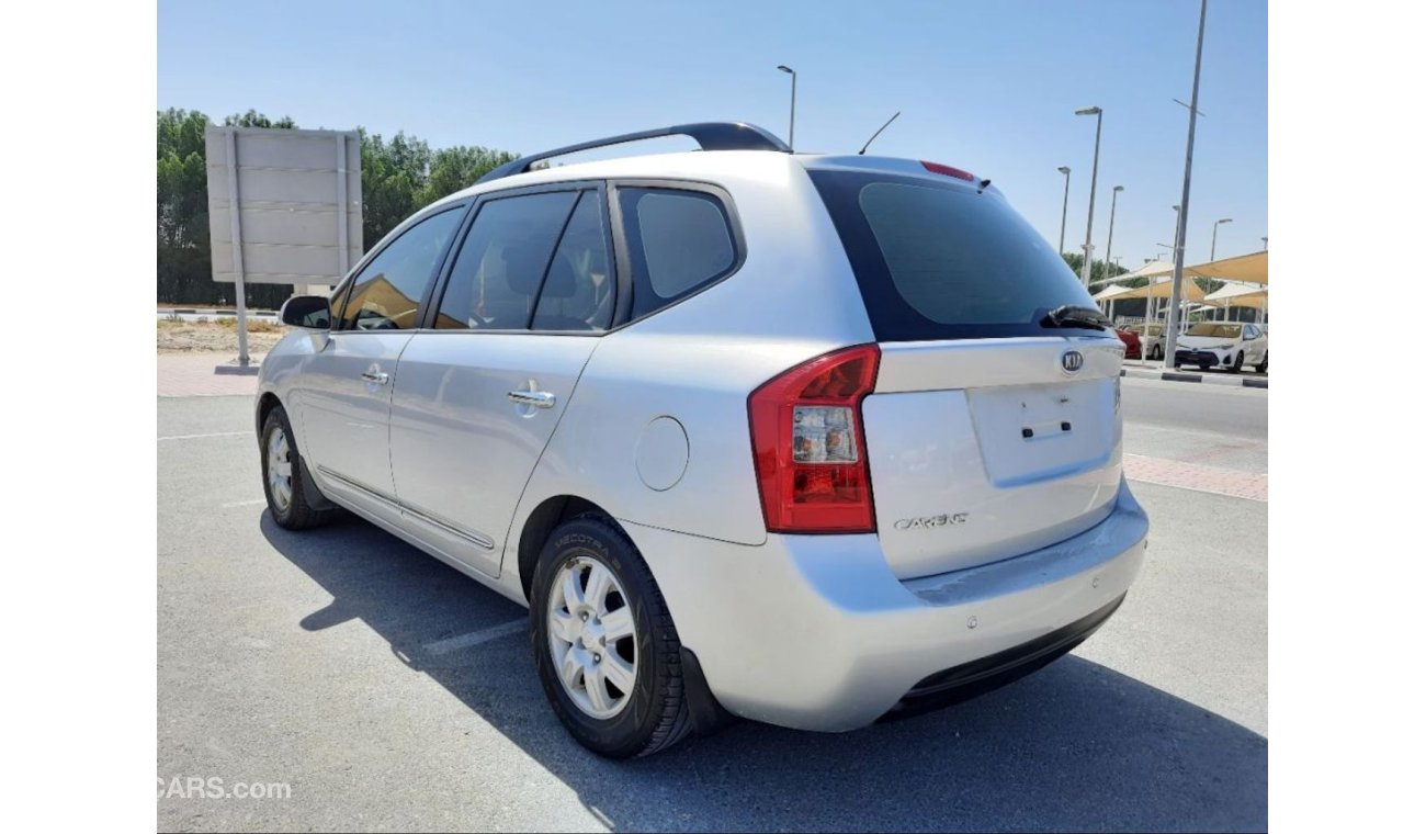 Kia Carens Kia carens 2009 gcc for sael