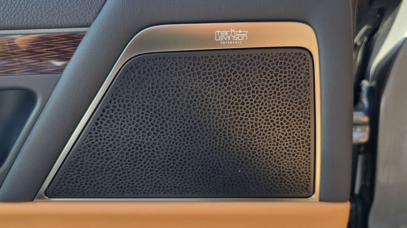 Lexus LX 700h 2025 Lexus LX700h Signature 3.5L AT Hybrid (Gray) 5 Seats