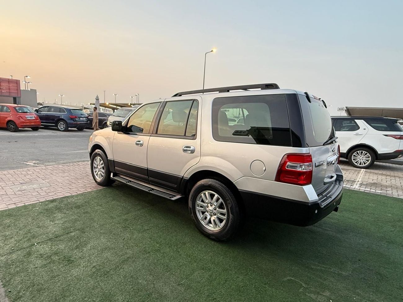 Ford Expedition XLT 7 seats No. 2, GCC specs