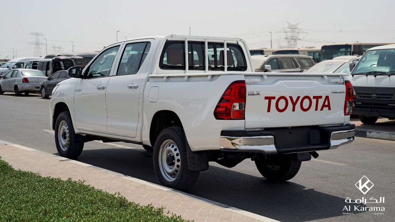 Toyota Hilux 2.4L | DLX | Manual 4x4 | 6 Seater | GCC | Power Mirror