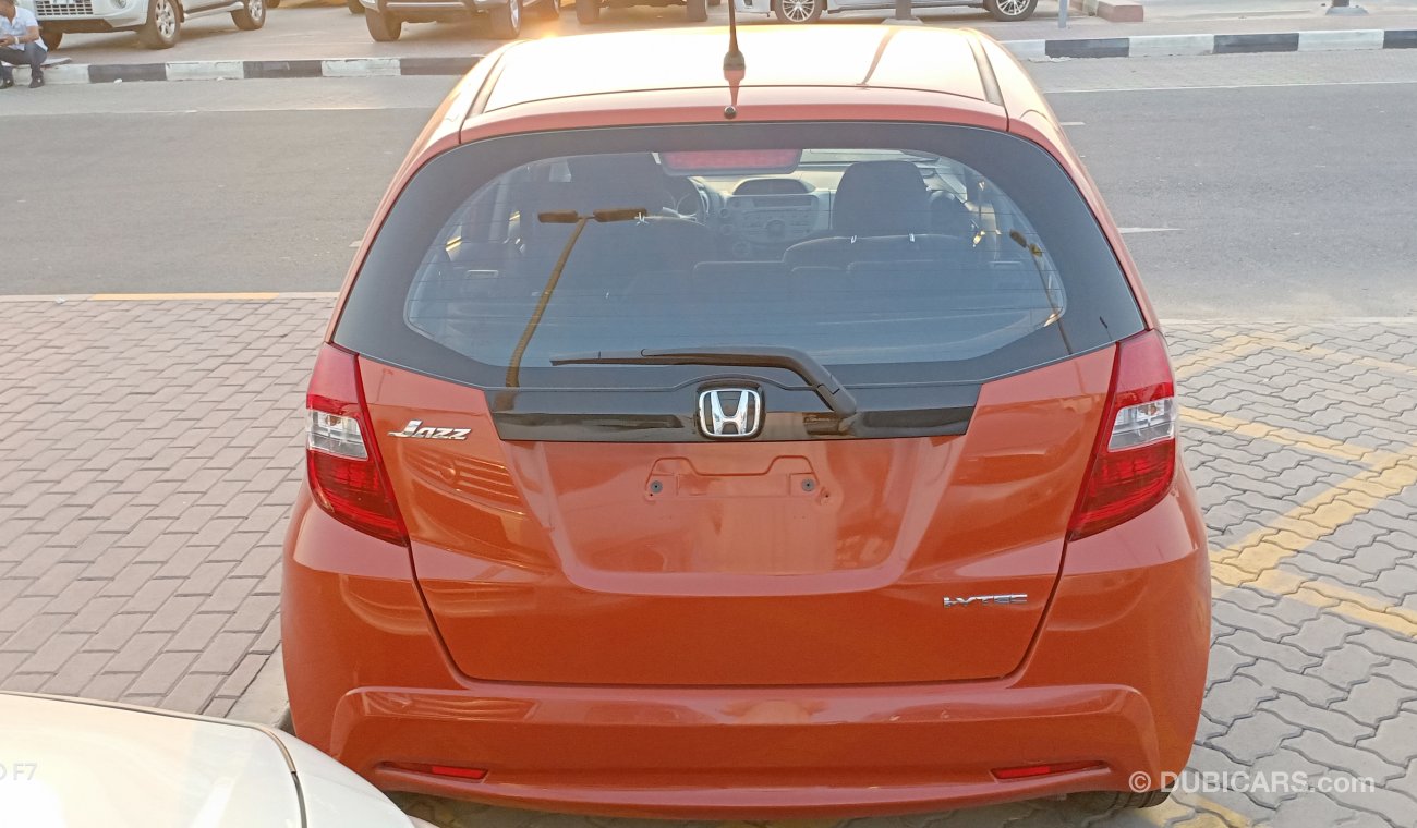 Honda Jazz 2014 GCC  No Accident No Paint A perfect Condition