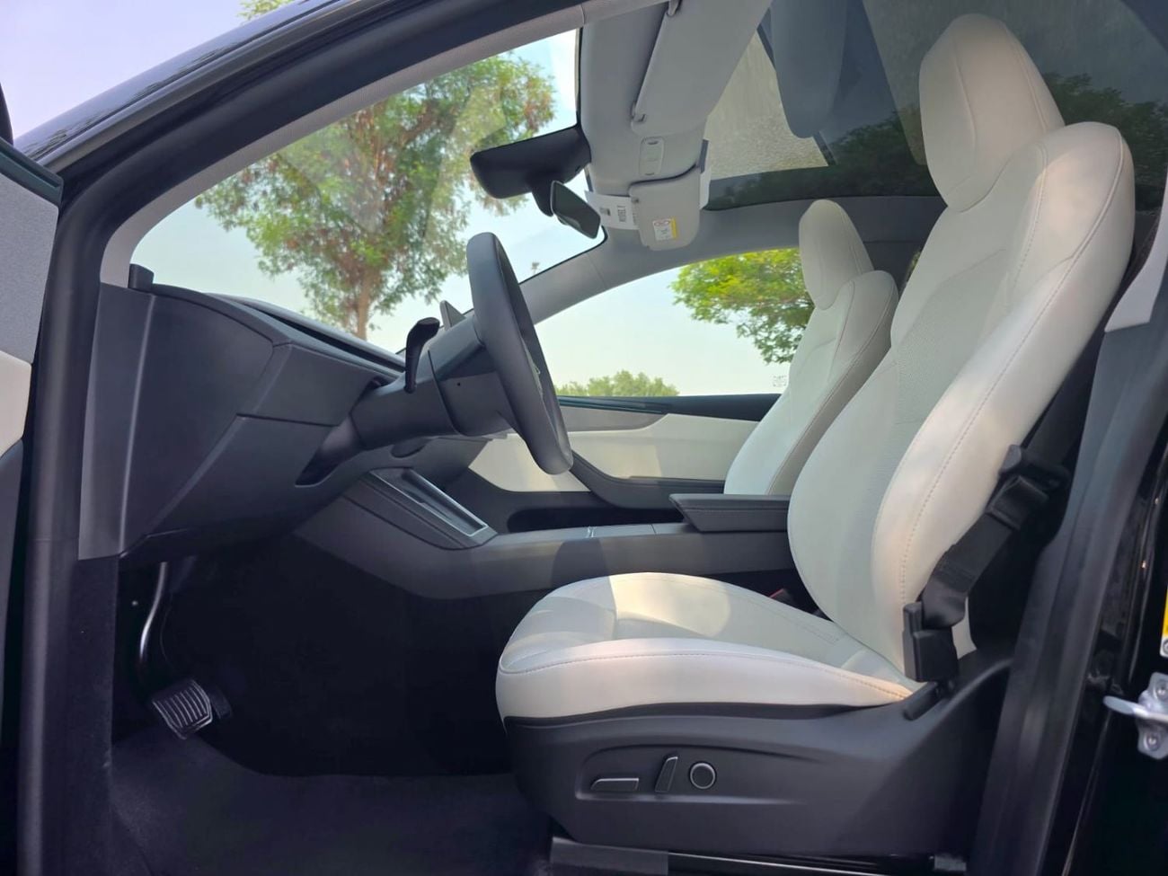 Tesla Model Y LONG RANGE 2026 GCC WITH 8 YEARS TESLA AGENCY WARRANTY IN BRAND NEW CONDITION
