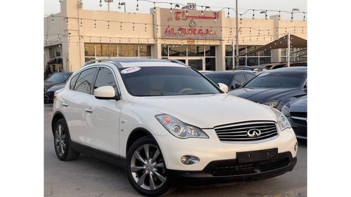 إنفينيتي QX50 لاكجري موديل 2015 ، خليجي ، مالك اول ، فل اوبشن ، كمرا عدد 5 ، فتحة سقف ، 6 سلندر ، ناقل حركة اوتوما