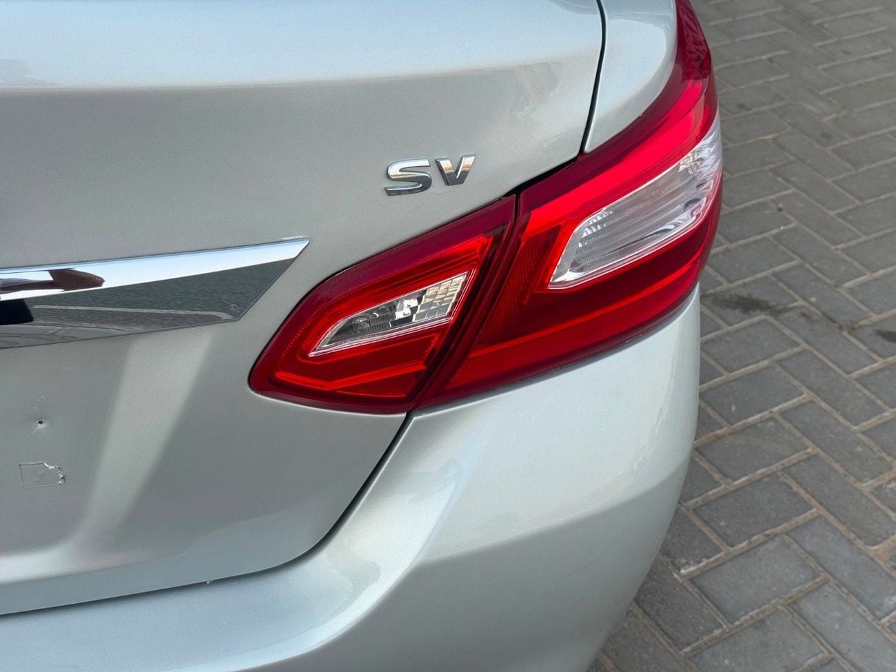 نيسان ألتيما SV 2.4L V4 /SUNROOF / CRUISE CONTROL / SCREEN / LED HEADLIGHTS