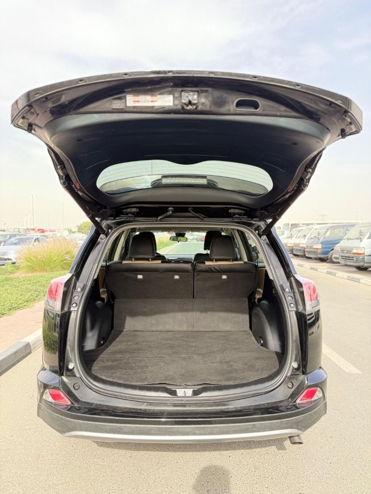 تويوتا راف ٤ XLE, leather seats, sunroof ,push start