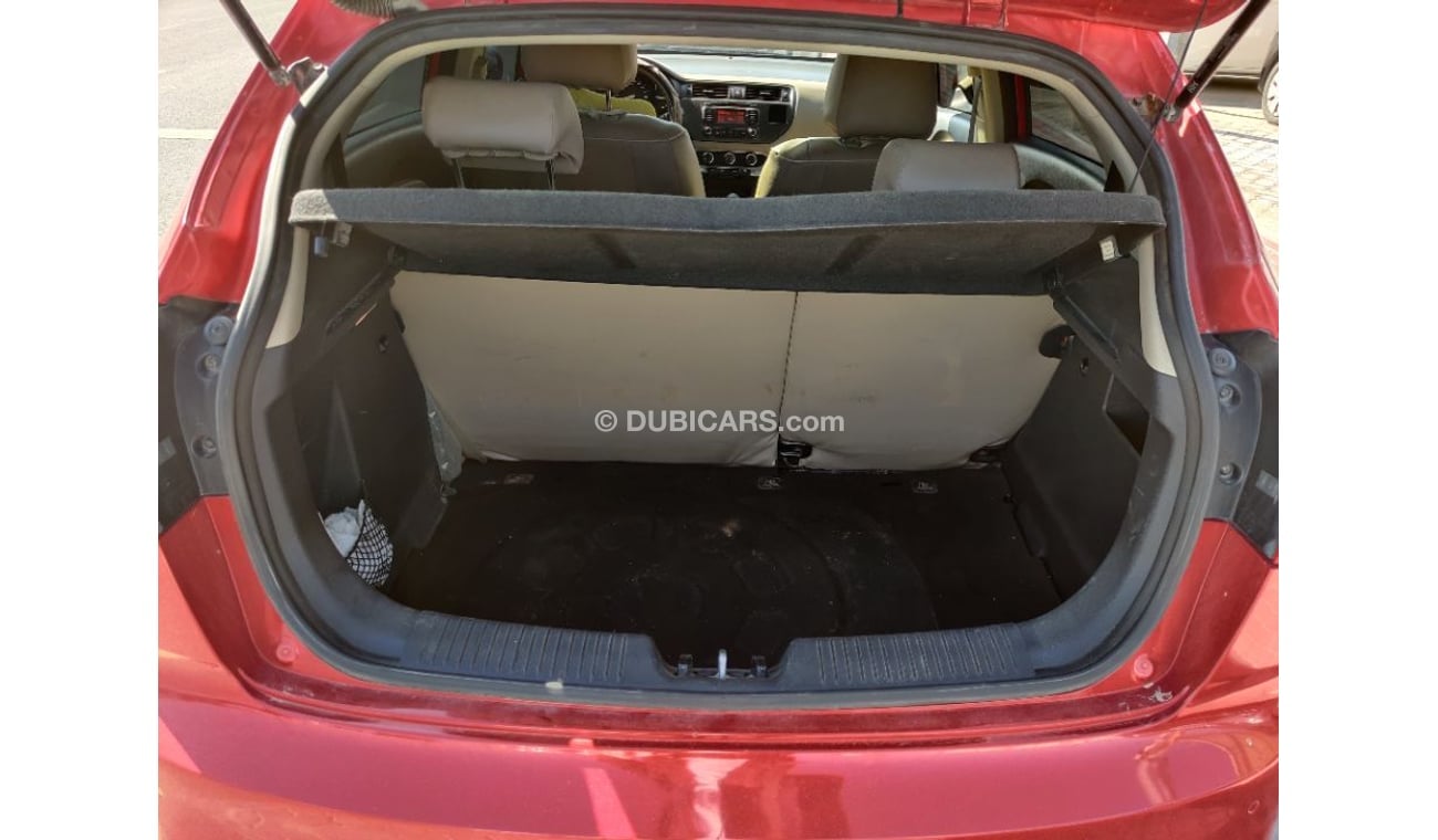 كيا ريو 2012 model Full options Gulf specs Leather interiors Sunroof