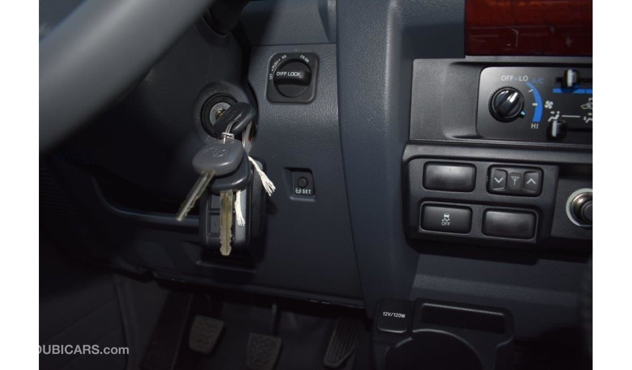 Toyota Land Cruiser Pick Up Double Cab  V8 4.5L Diesel Diff lock and Winch