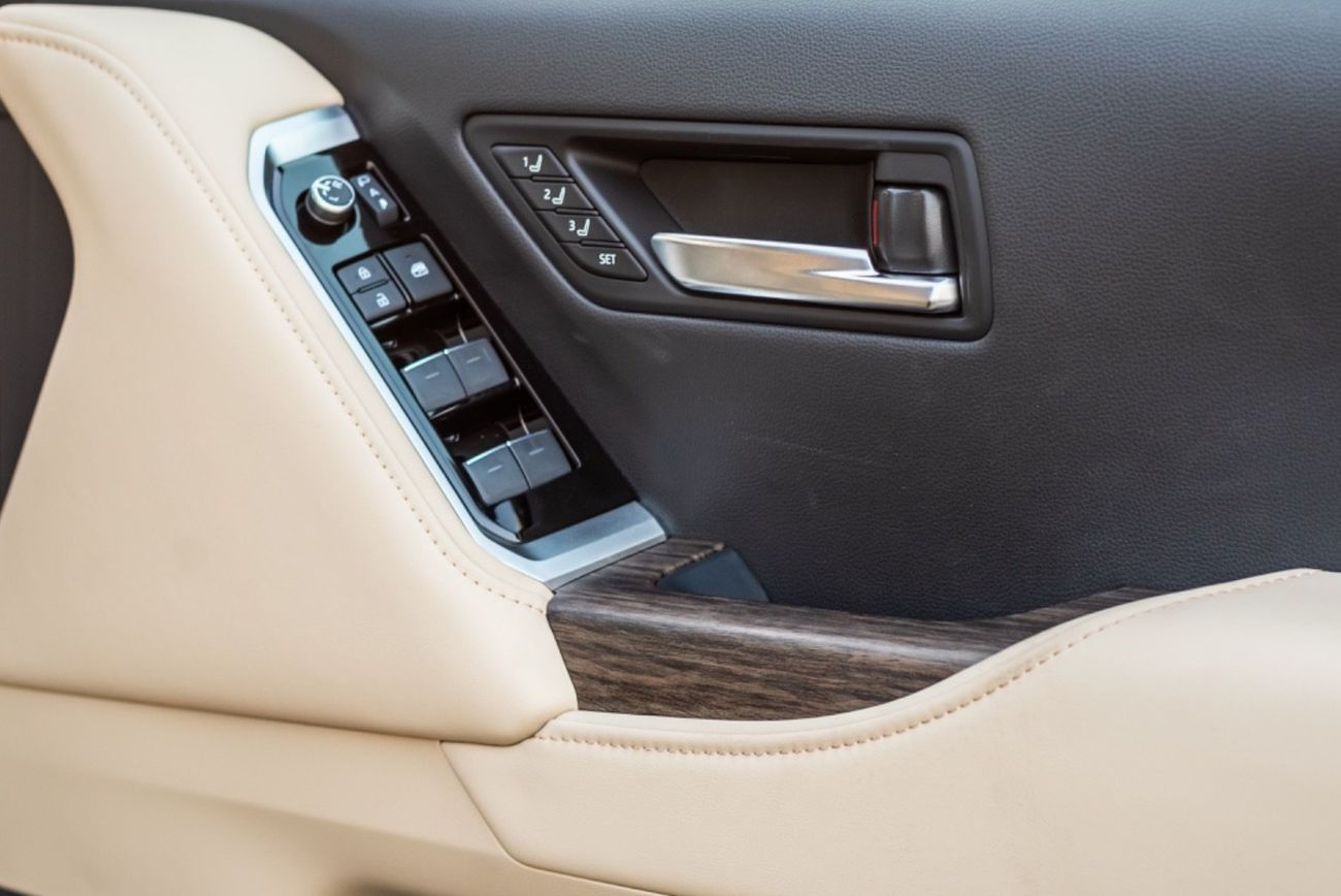 تويوتا لاند كروزر 