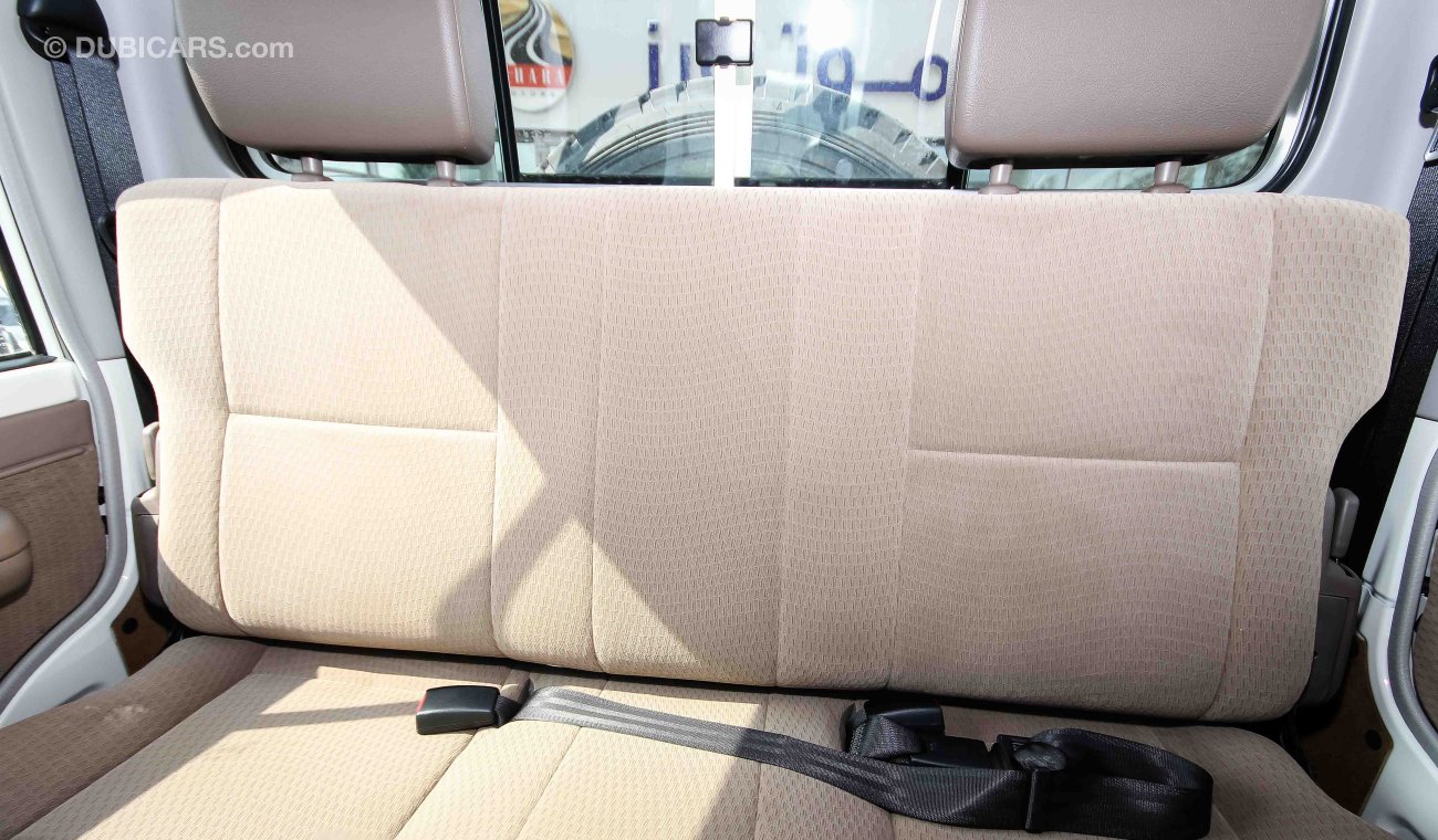 Toyota Land Cruiser Pick Up Double Cab  LX V6 4.0L Manual Transmission