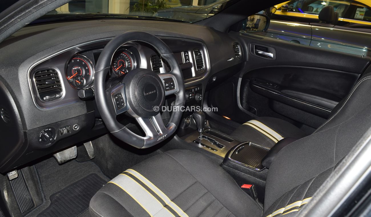 Dodge Charger SRT8 SUPER BEE