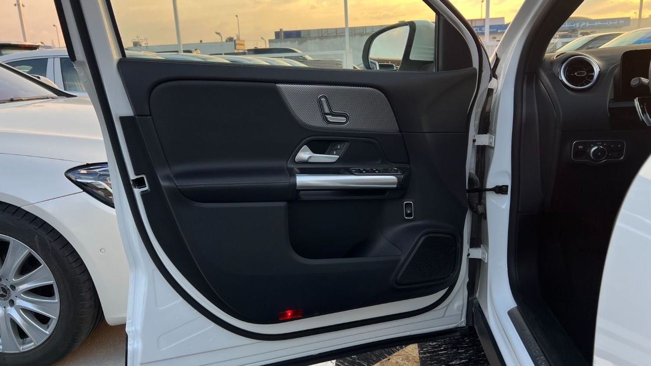 مرسيدس بنز GLA 200 Mercedes-Benz GLA 200 1.3L Petrol