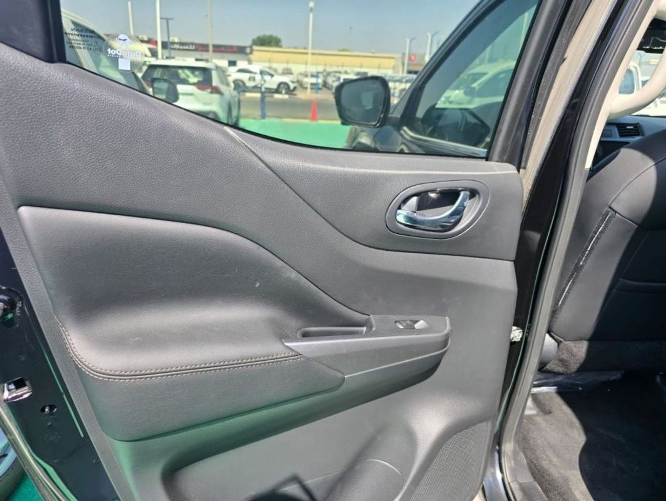 نيسان نافارا Std 2.5L 4WD M/T