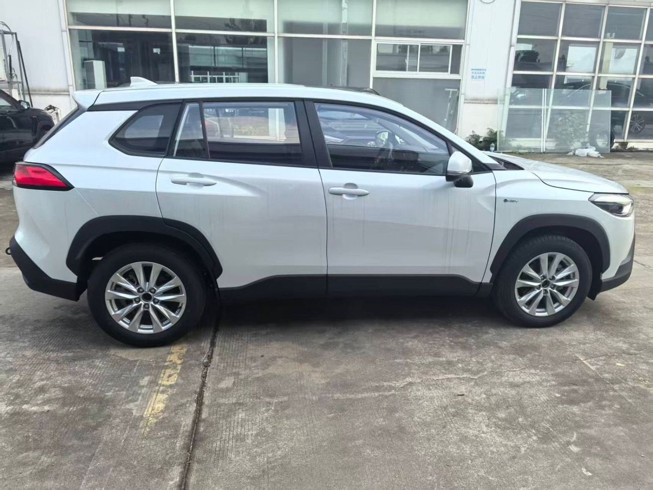 تويوتا كورولا كروس 2025 TOYOTA COROLLA CROSS 2.0L HYBRID FULL OPTION WITH SUNROOF,LED LIGHT,360 CAMERA,BACK DOOR POWER,