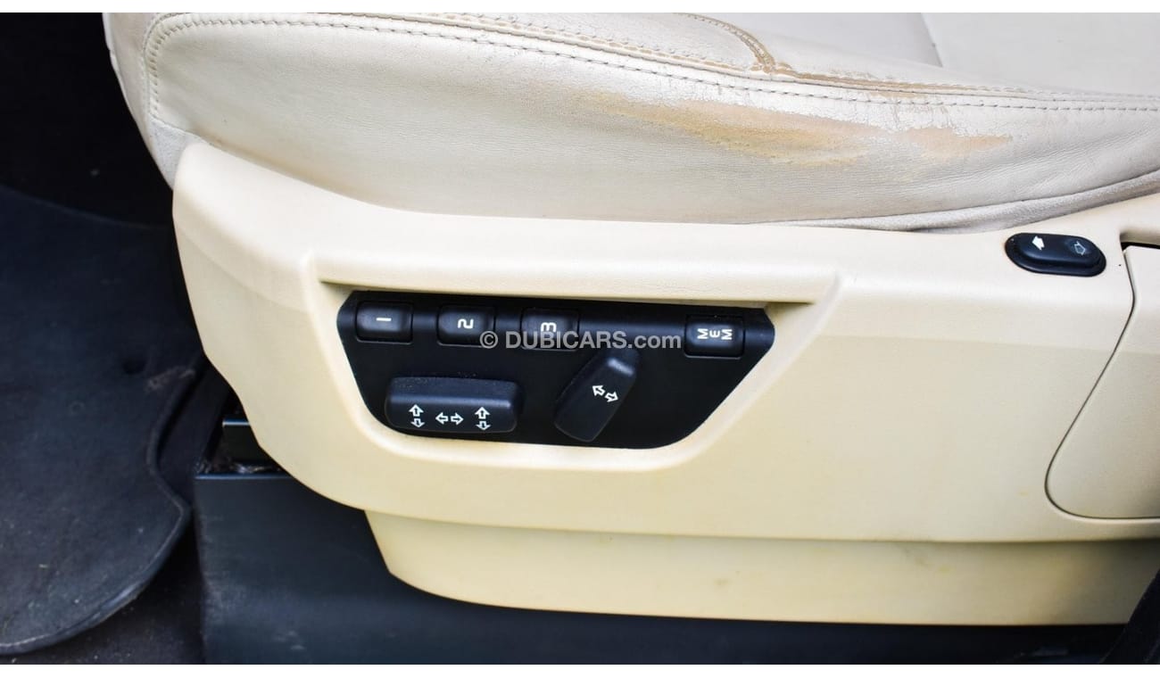 Land Rover Range Rover Sport 2009 Gulf model, white color, beige interior, one number, leather hatch, fixed control wheels, rear