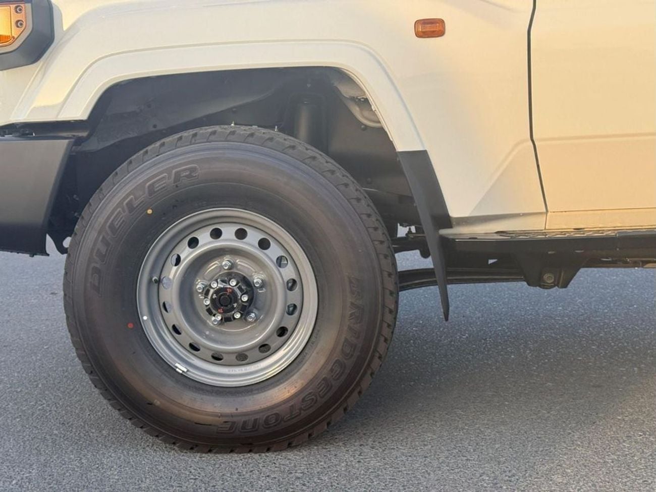 Toyota Land Cruiser 70 LC76 LX EXPORT ONLY - LC 78- 2.8L - DIESEL - AUTOMATIC