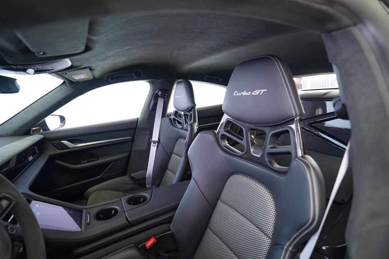 بورش تايكان TURBO GT