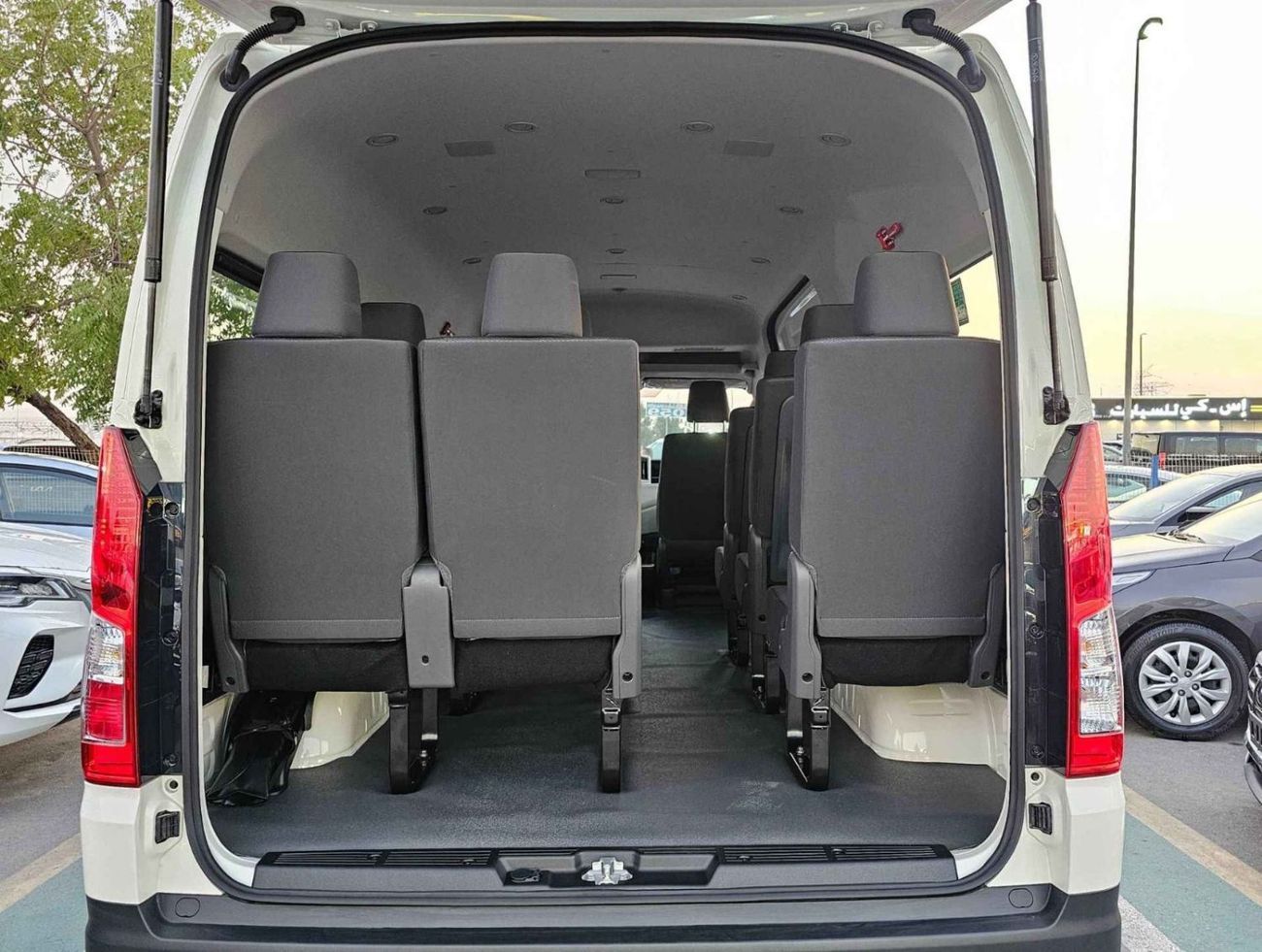 Toyota Hiace HIGHROOF DX PASSENGER SEATS / 3.5L PETROL A/T / DUAL HEATER/ BLACK BUMPER / CODE# HR3ADA