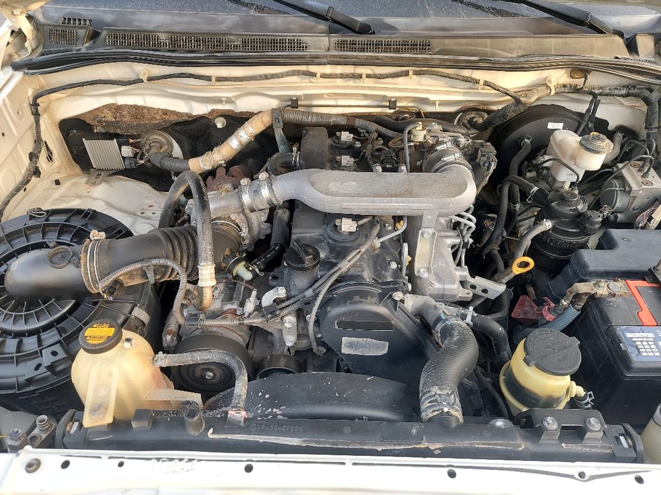 Toyota Hilux DC 2.4L 4WD DIESEL MANUAL TRANSMISSION