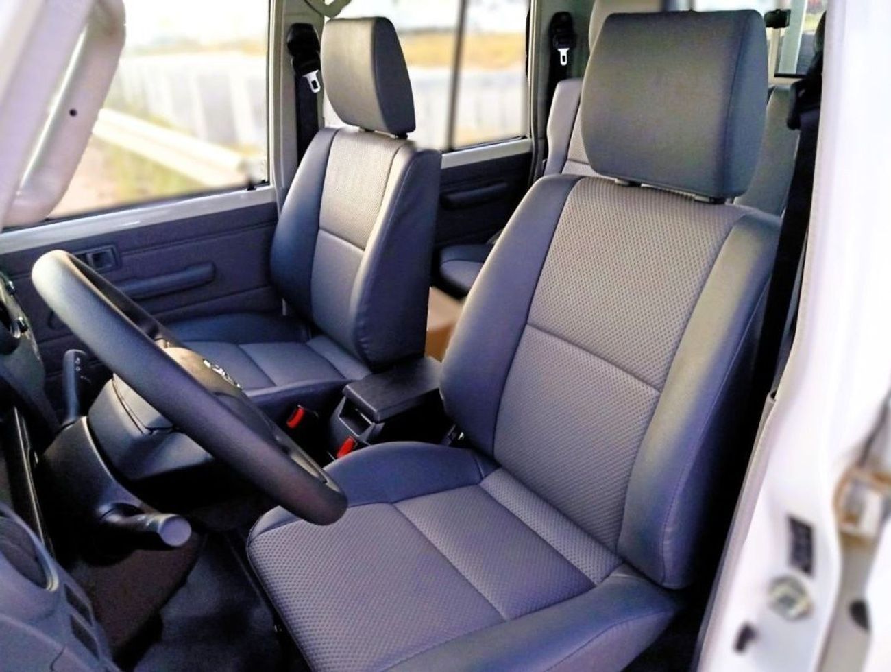 Toyota Land Cruiser Pick Up pickup Double cabin Diesel  4.2L 6V M/T 4*4 basic 2025 With No Restrictions