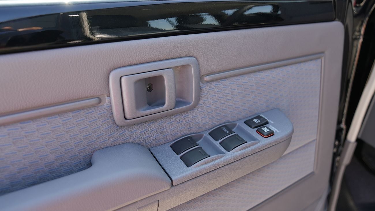 تويوتا لاند كروزر بيك آب تويوتا لاند كروزر هارتوب 5 ابواب 4.0 اسود جير عادي موديل 2025