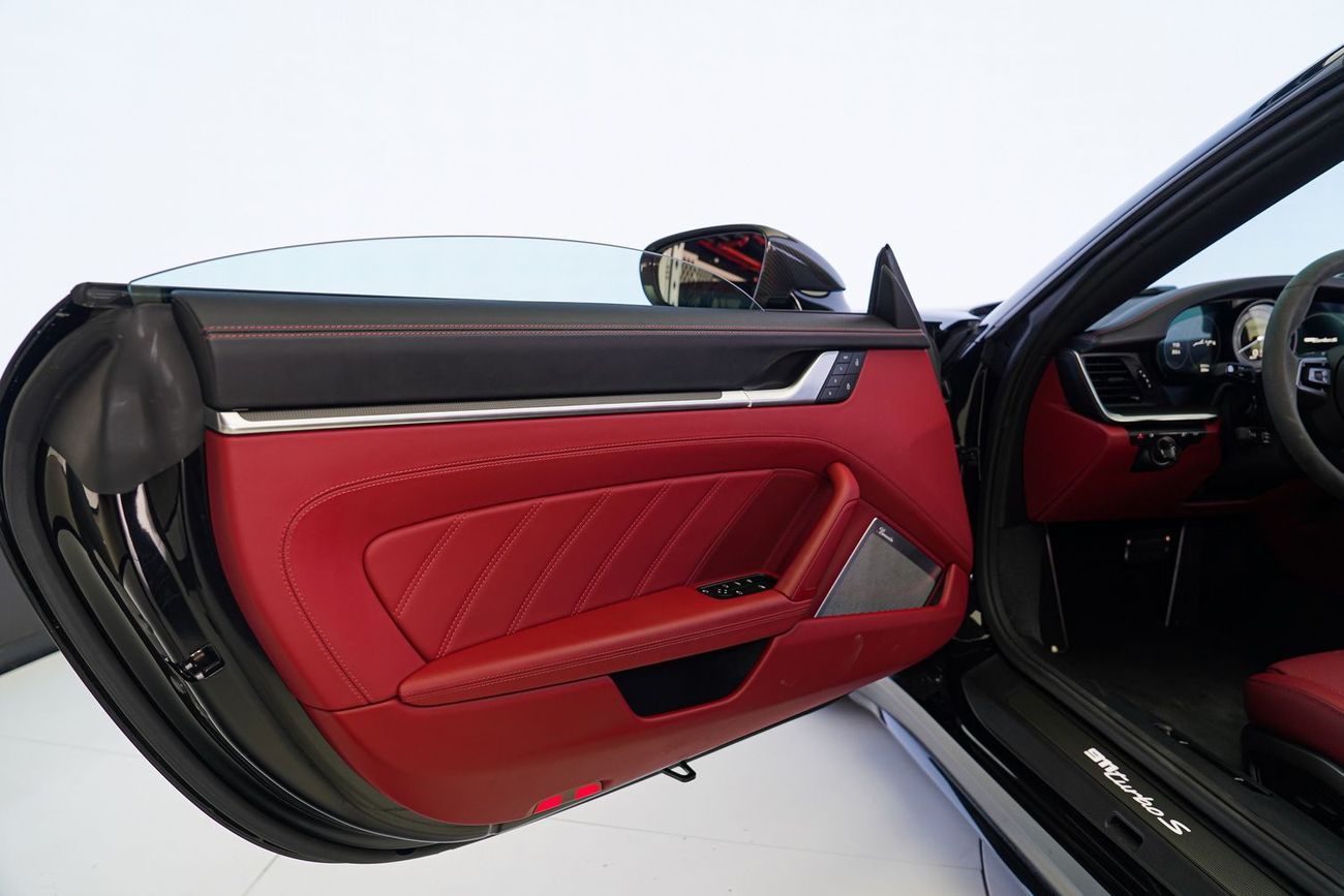 Porsche 911 Turbo S 3.8L (640 HP) Convertible