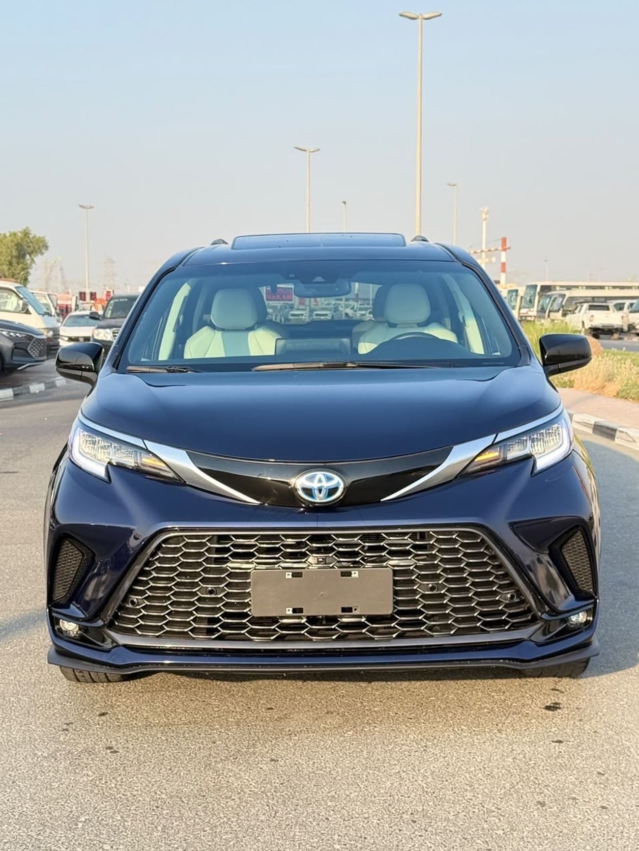 Toyota Sienna XLE hybrid 2.5 L premium