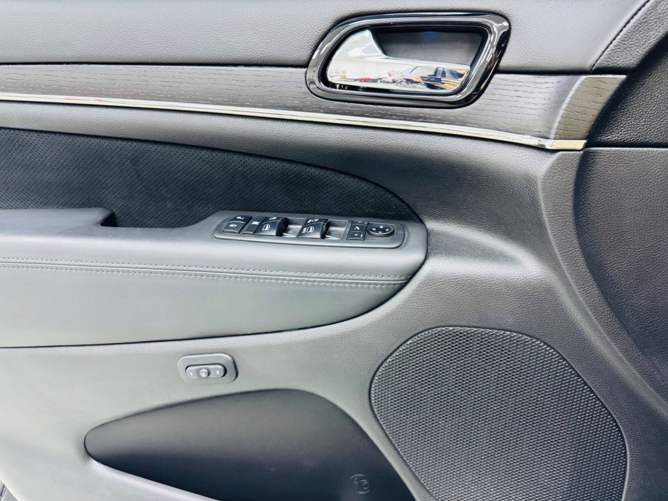 جيب جراند شيروكي Overland 3.6L