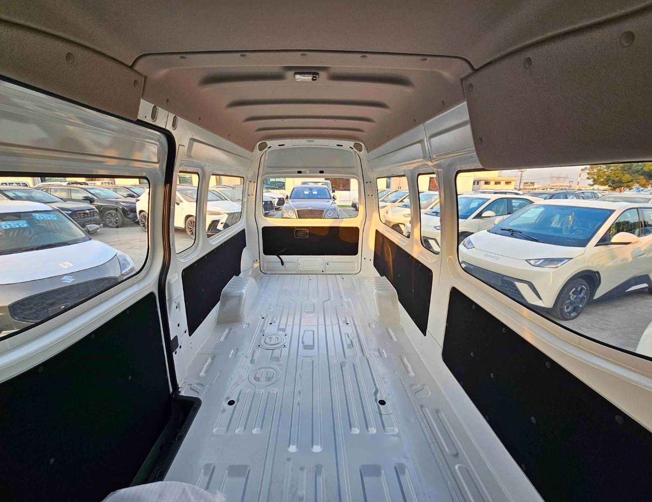 نيسان أورفان HIGHROOF | M/T | PANEL VAN | 2.5L V4 PETROL | FRONT COOLER (CODE#NHURPP)