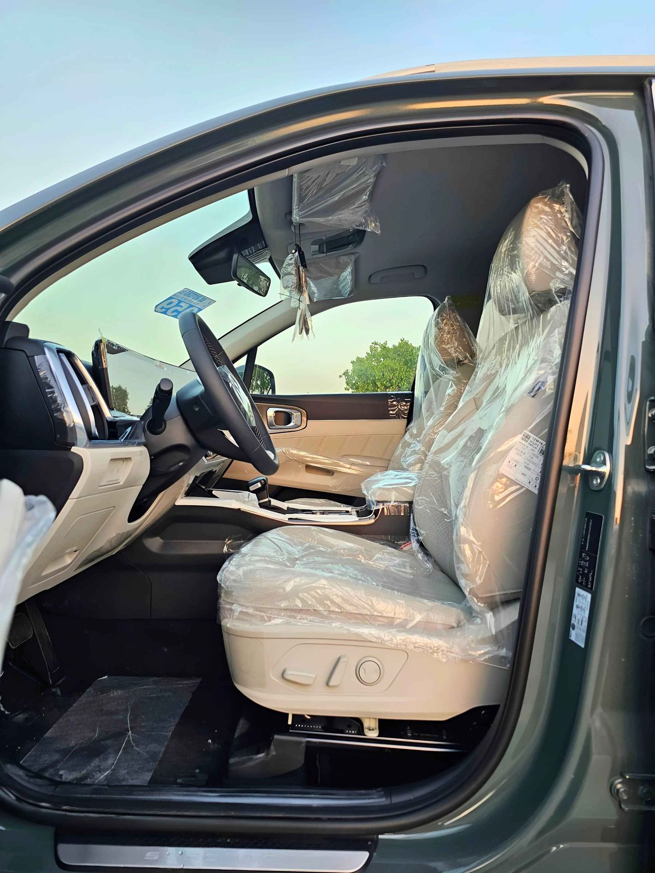 كيا سورينتو 2.5L V4 PETROL / 360* CAMERA  / POWER SEATS / 4WD (CODE # 69092)