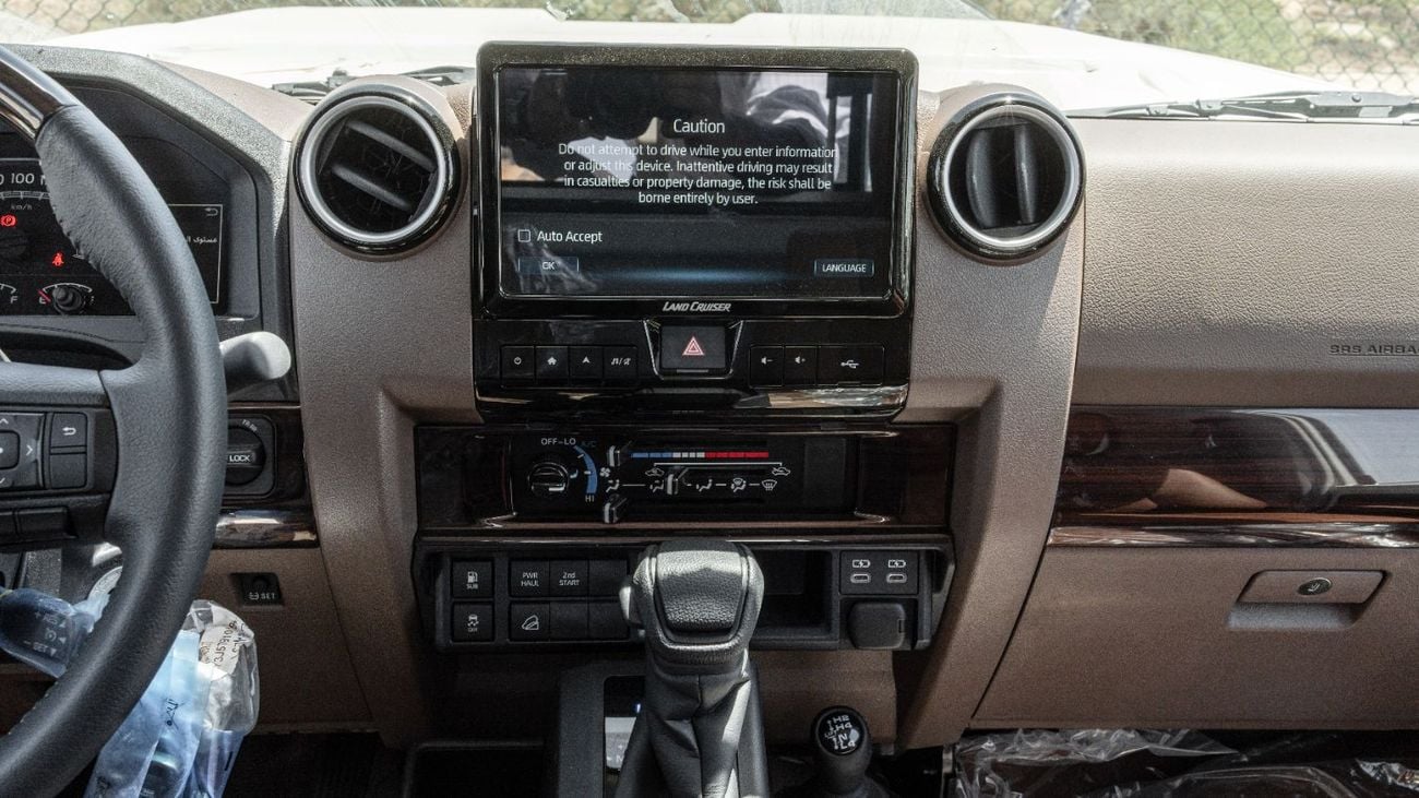 تويوتا لاند كروزر بيك آب 2026 Toyota Land Cruiser LC79 4.0L AT Petrol Full Option (White-Brown)