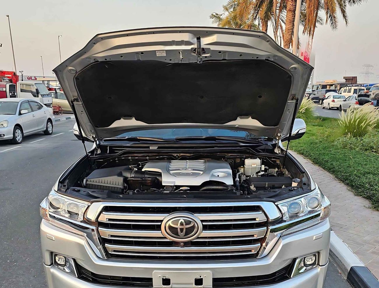 Toyota Land Cruiser VXR 5.7 V8/ ORG SHAPE/ HYUDRAULIC/ FULL OPTION/ LOT# 55502