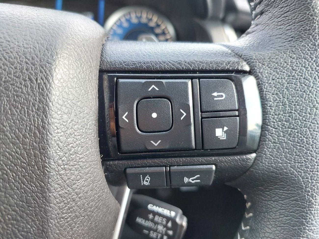 Toyota Fortuner TOYOTA FORTUNER RIGHT HAND DRIVE 2022 MODEL 2.8 L DIESEL AUTOMATIC 8SEATER(PM16653)