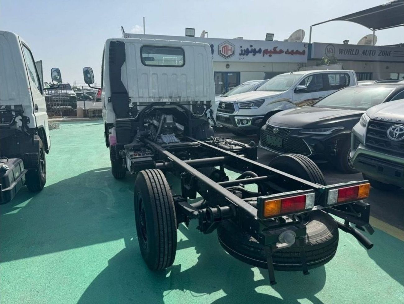 ميتسوبيشي فوسو كانتير 2.7L DIESEL 4X2 M/T 2.5 TON SHORT 2023