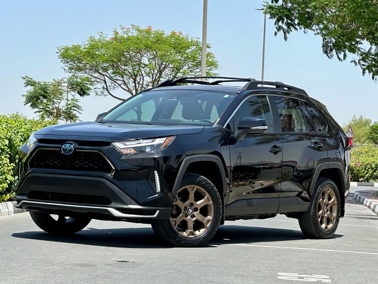 تويوتا راف ٤ Hybrid Woodland Edition (TRD)